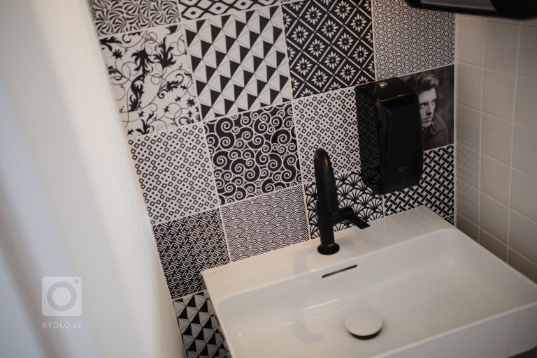 add picture to album