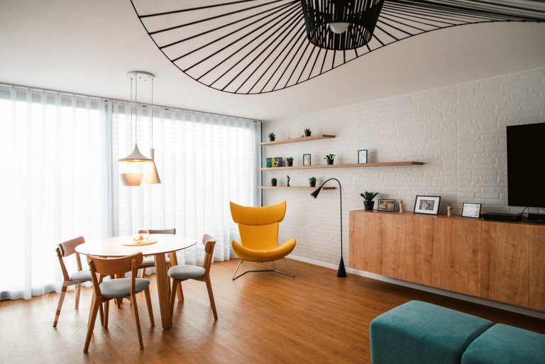 Novorealizovaný interiér v Považskej Bystrici podľa nášho návrhu sa dočkal svojho ukončenia. Nový interiéru do rodinného domu zo 70. rokov. Veríme, že vďaka…