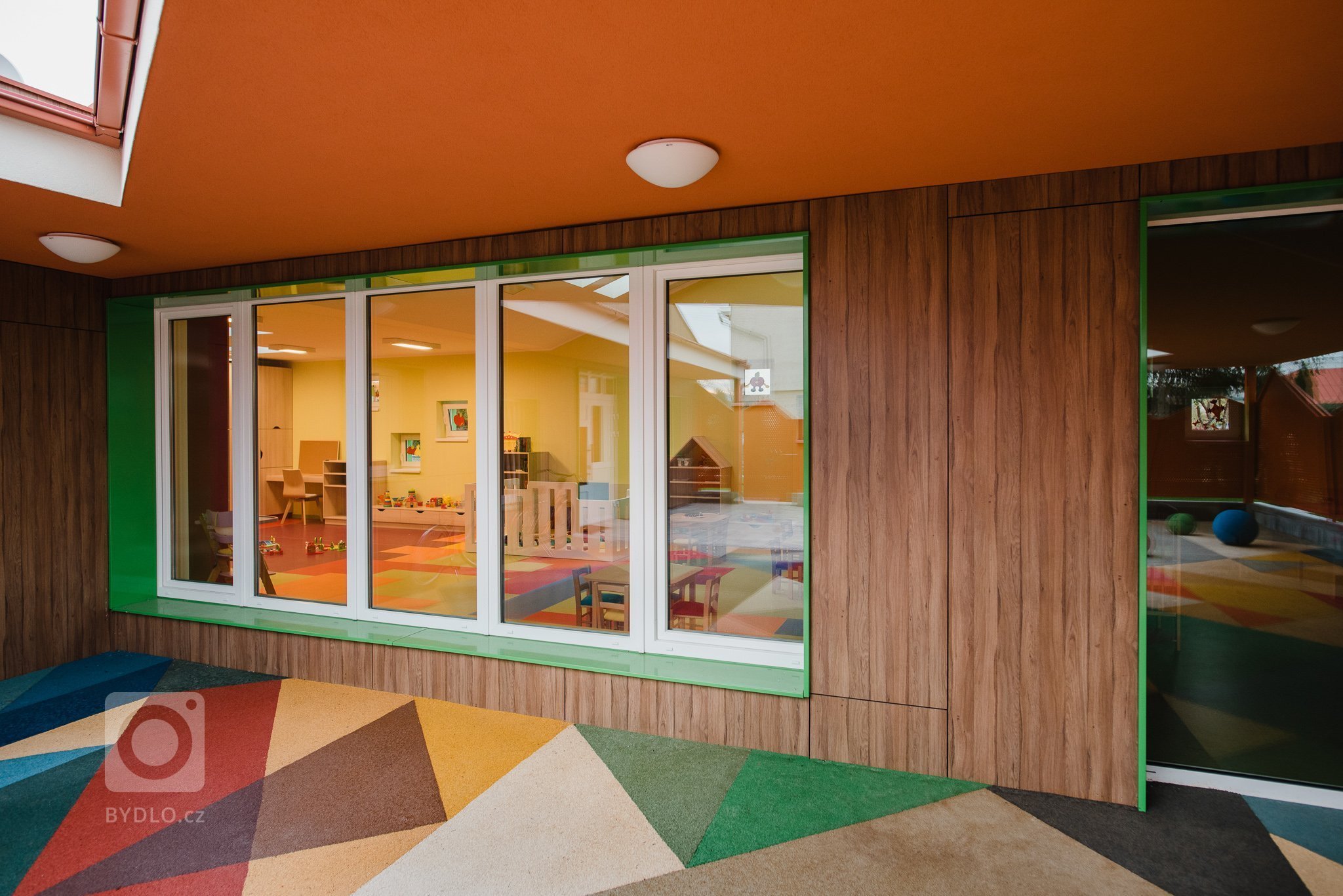 Máme veľkú radosť, že projekt novostavby detských jaslí v obci Predmier, okres Bytča dosiahol svoju reálnu podobu. Nahliadnite do čistých a útulných priestorov…