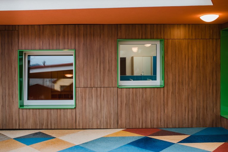 Máme veľkú radosť, že projekt novostavby detských jaslí v obci Predmier, okres Bytča dosiahol svoju reálnu podobu. Nahliadnite do čistých a útulných priestorov…