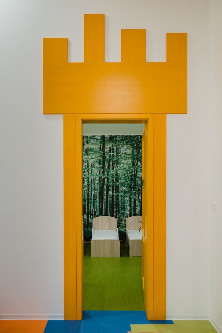 Máme veľkú radosť, že projekt novostavby detských jaslí v obci Predmier, okres Bytča dosiahol svoju reálnu podobu. Nahliadnite do čistých a útulných priestorov…