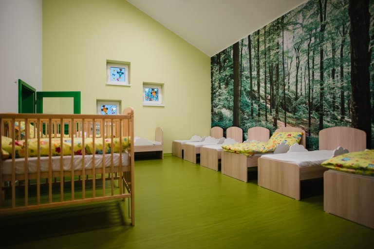 Máme veľkú radosť, že projekt novostavby detských jaslí v obci Predmier, okres Bytča dosiahol svoju reálnu podobu. Nahliadnite do čistých a útulných priestorov…