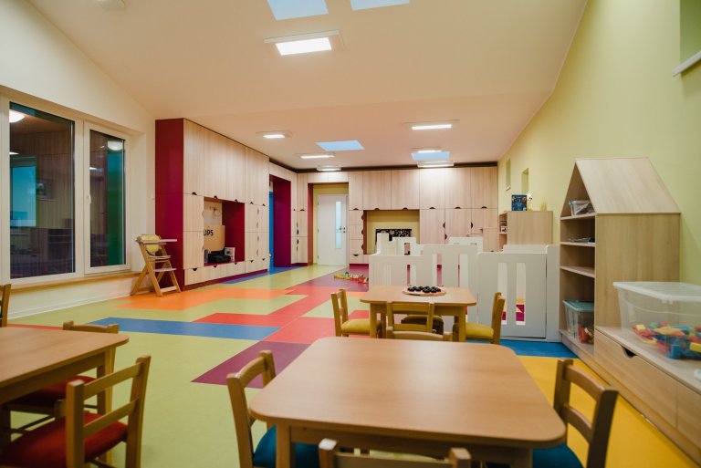 Máme veľkú radosť, že projekt novostavby detských jaslí v obci Predmier, okres Bytča dosiahol svoju reálnu podobu. Nahliadnite do čistých a útulných priestorov…