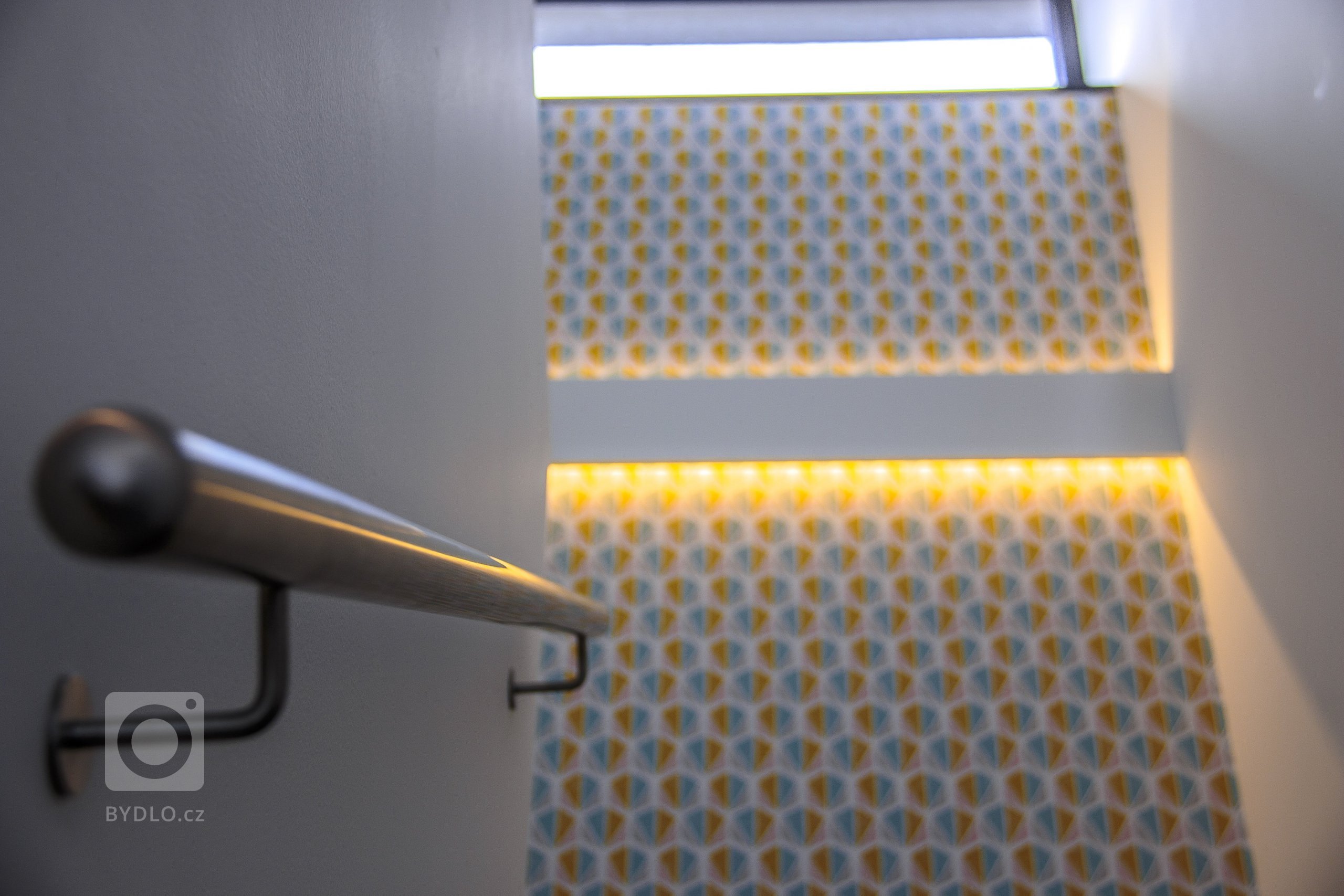 Nejčastěji barvou kuchyně je bílá&nbsp;barva&nbsp;v&nbsp;kombinaci s&nbsp;dekorem dřeva, zde v provedení ořech.&nbsp;Mezi nesporné&nbsp;výhody bílých kuchyní…