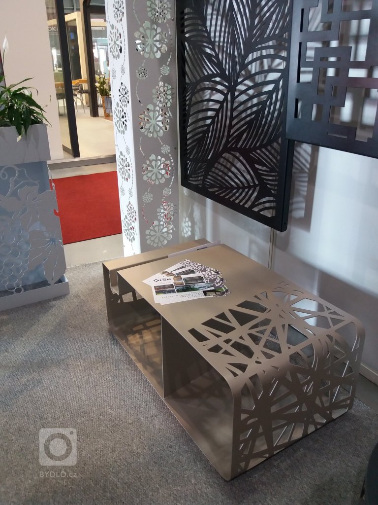 add picture to album