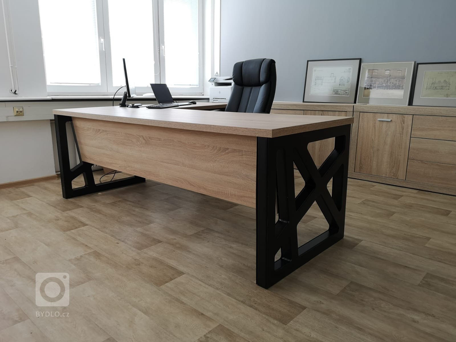 Designový psací stůl