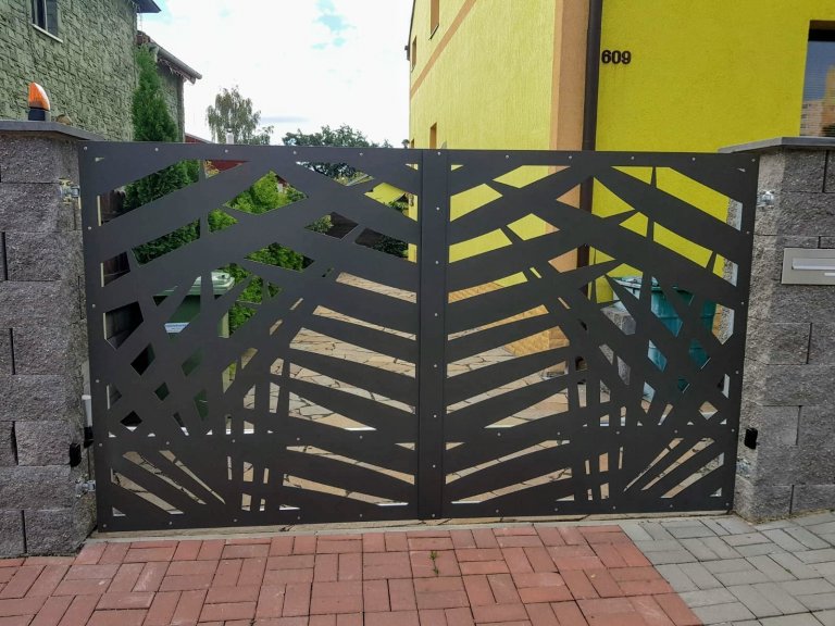 Dodání a montáž designových panelů a kompletní otevírané brány.

&nbsp;
