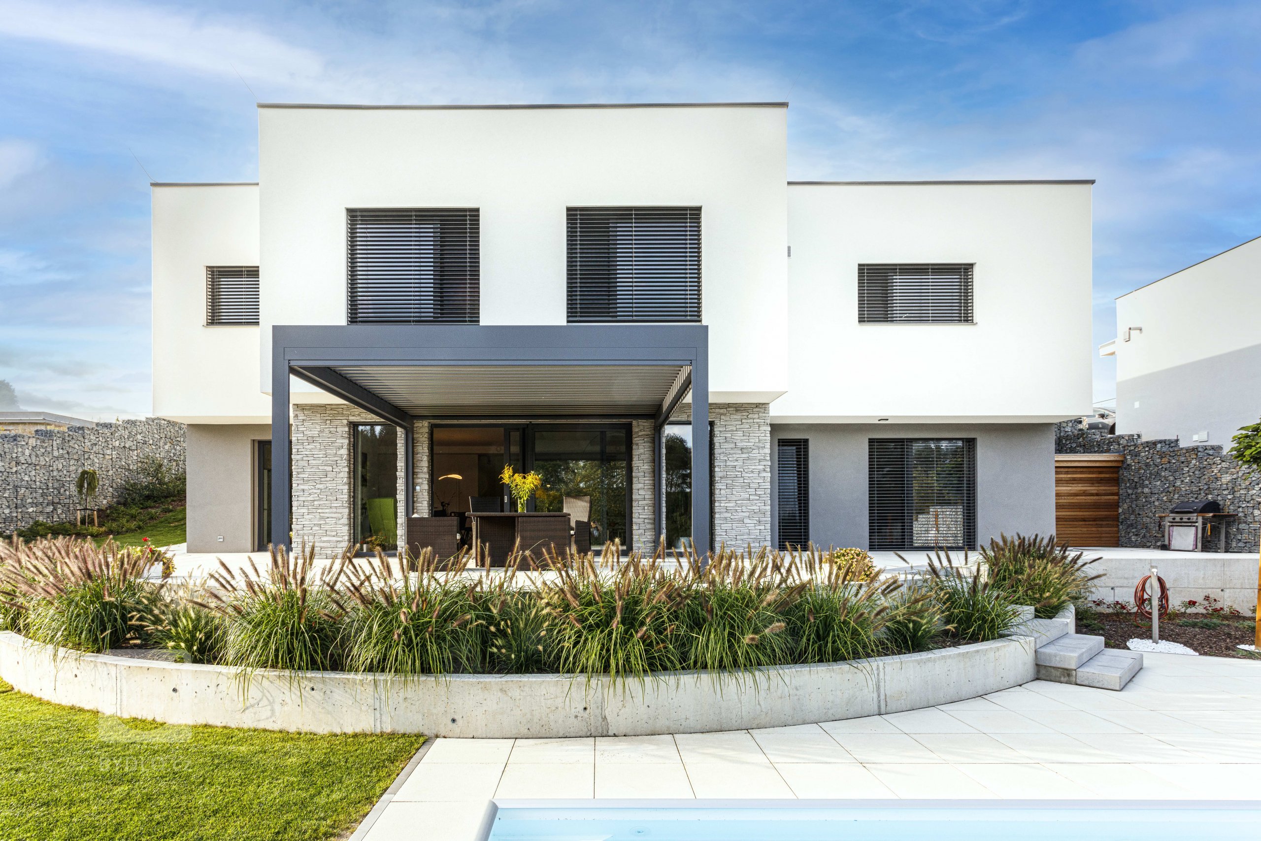 Pasivní Vila dům v Podolance je výsledkem&nbsp;dlouhodobé a pečlivé spolupráce&nbsp;náročného investora a našeho ateliéru. Výsledkem je&nbsp;maximálně…