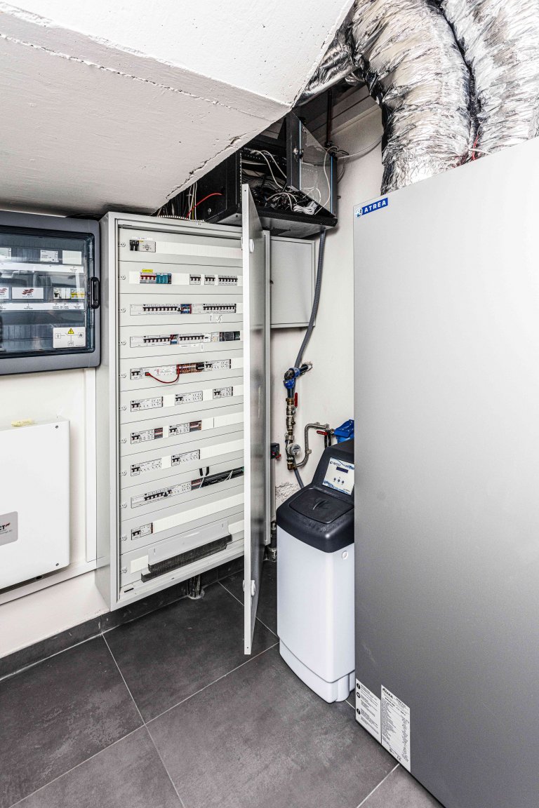 Pasivní Vila dům v Podolance je výsledkem&nbsp;dlouhodobé a pečlivé spolupráce&nbsp;náročného investora a našeho ateliéru. Výsledkem je&nbsp;maximálně…