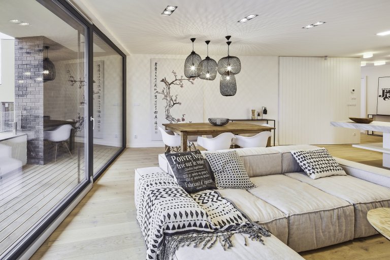 Byt v Barrandovských zahradách

Tentokrát šlo o to získat bydlení ve městě, co nejlepší možné místo. Takový byt, útočiště když chcete být chvilku sami nebo…