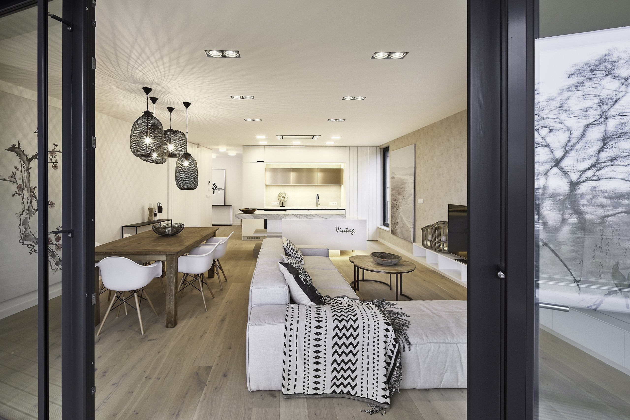 Byt v Barrandovských zahradách

Tentokrát šlo o to získat bydlení ve městě, co nejlepší možné místo. Takový byt, útočiště když chcete být chvilku sami nebo…