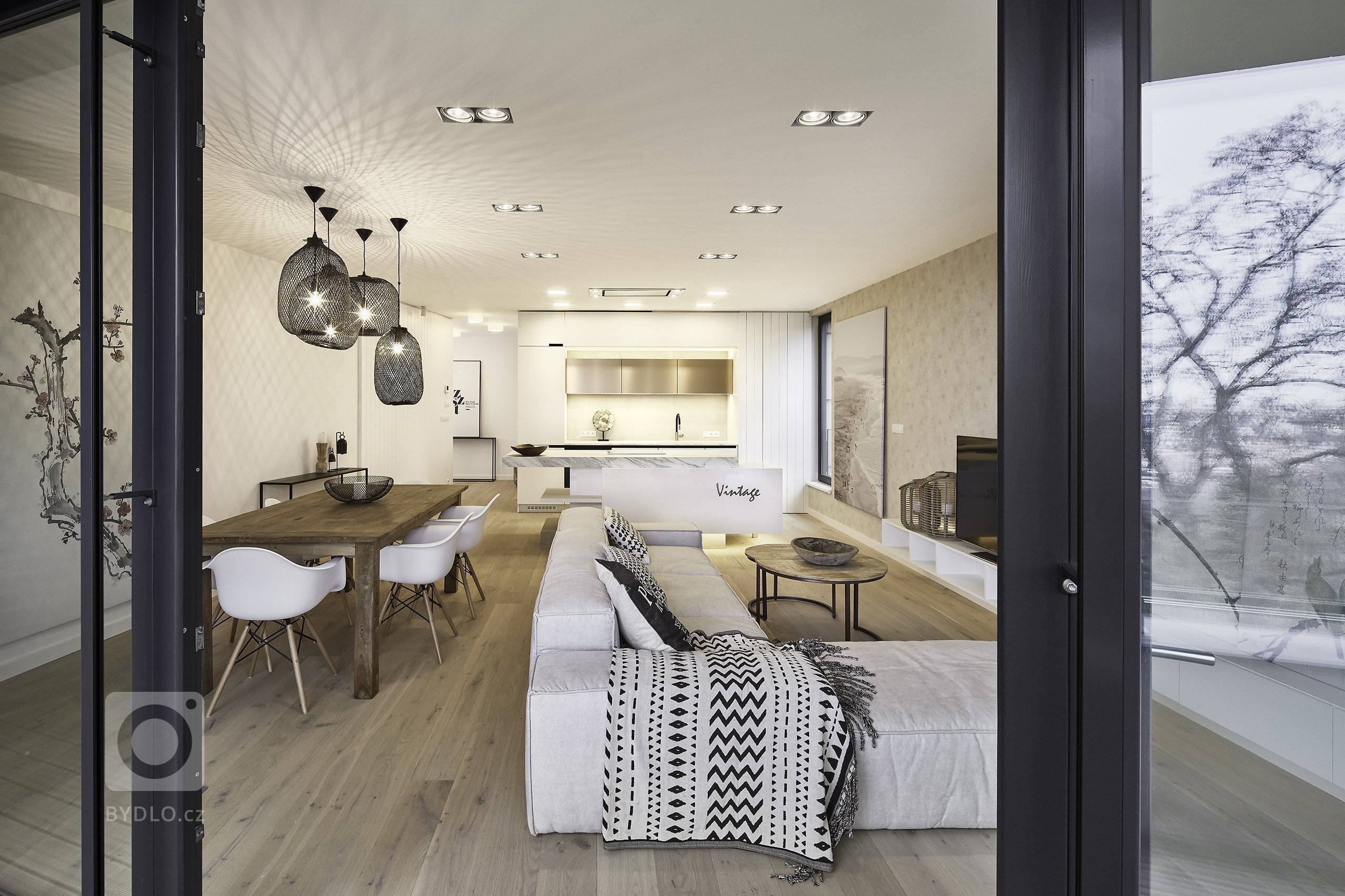 Byt v Barrandovských zahradách

Tentokrát šlo o to získat bydlení ve městě, co nejlepší možné místo. Takový byt, útočiště když chcete být chvilku sami nebo…