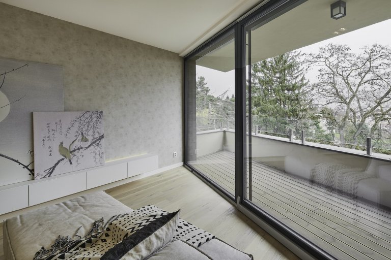 Byt v Barrandovských zahradách

Tentokrát šlo o to získat bydlení ve městě, co nejlepší možné místo. Takový byt, útočiště když chcete být chvilku sami nebo…