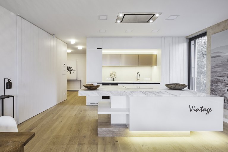 Byt v Barrandovských zahradách

Tentokrát šlo o to získat bydlení ve městě, co nejlepší možné místo. Takový byt, útočiště když chcete být chvilku sami nebo…