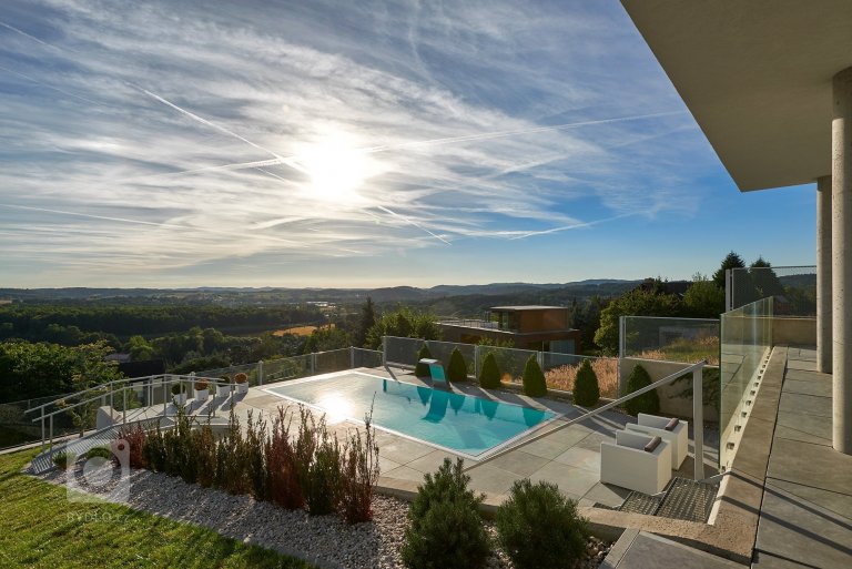 add picture to album