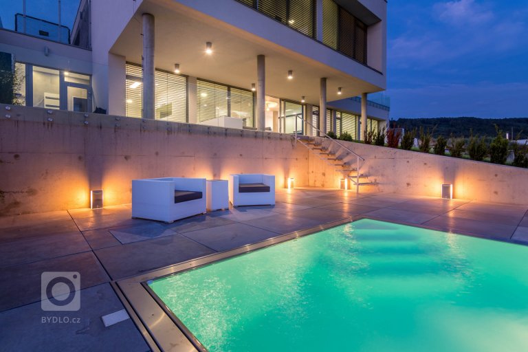 add picture to album