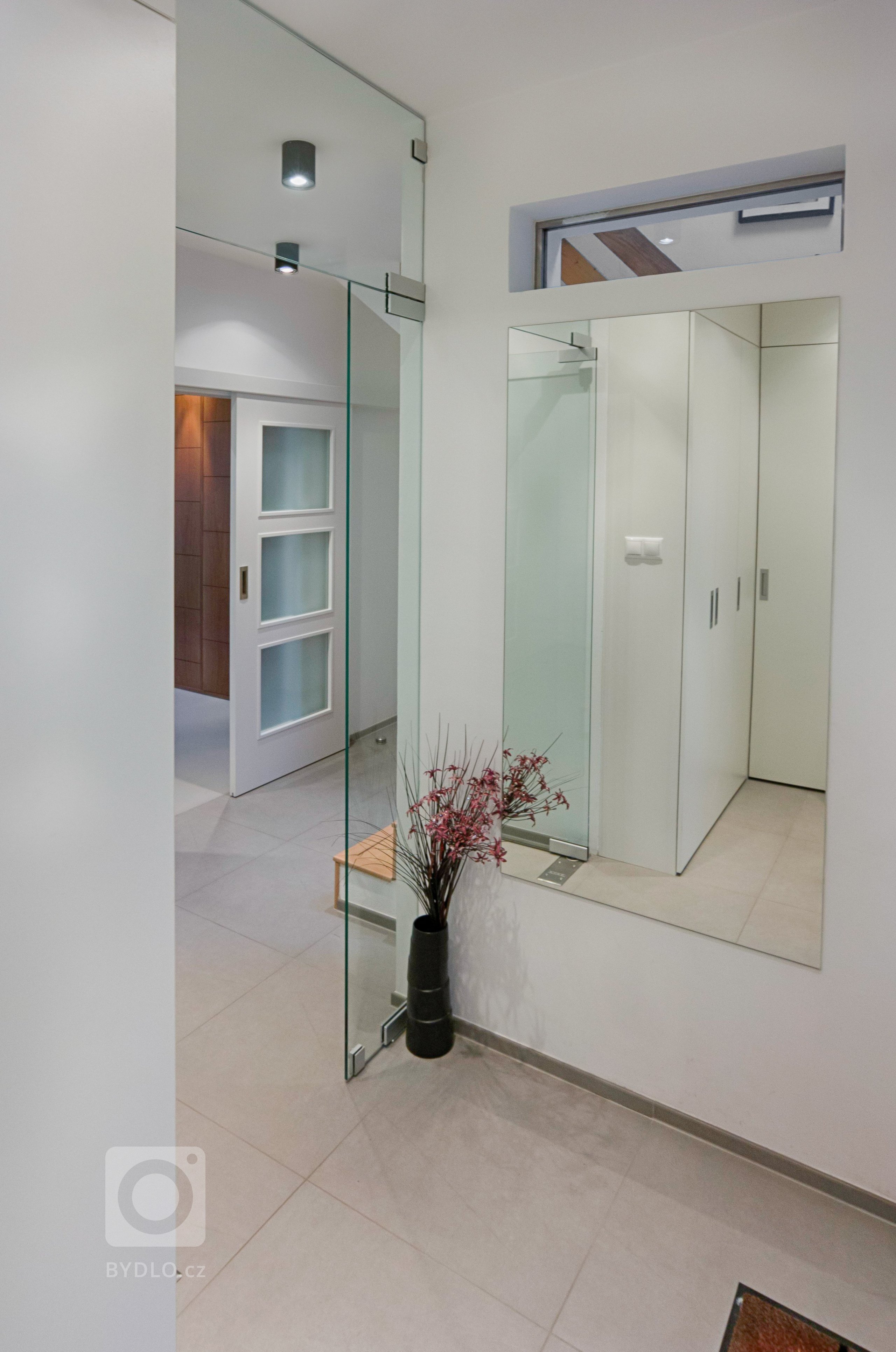 Jedná se o rekonstrukci přízemí v&nbsp;řadovém rodinném domě, který byl postaven na přelomu tisíciletí. Požadavky klienta byly otevřít dispozici tak, aby celý…