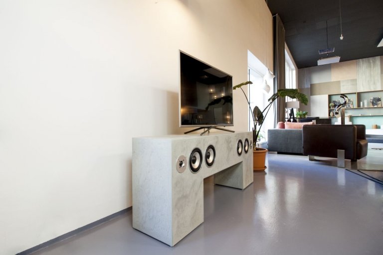 Nábytek Forgood pro partnerský showroom DECO LOCO
