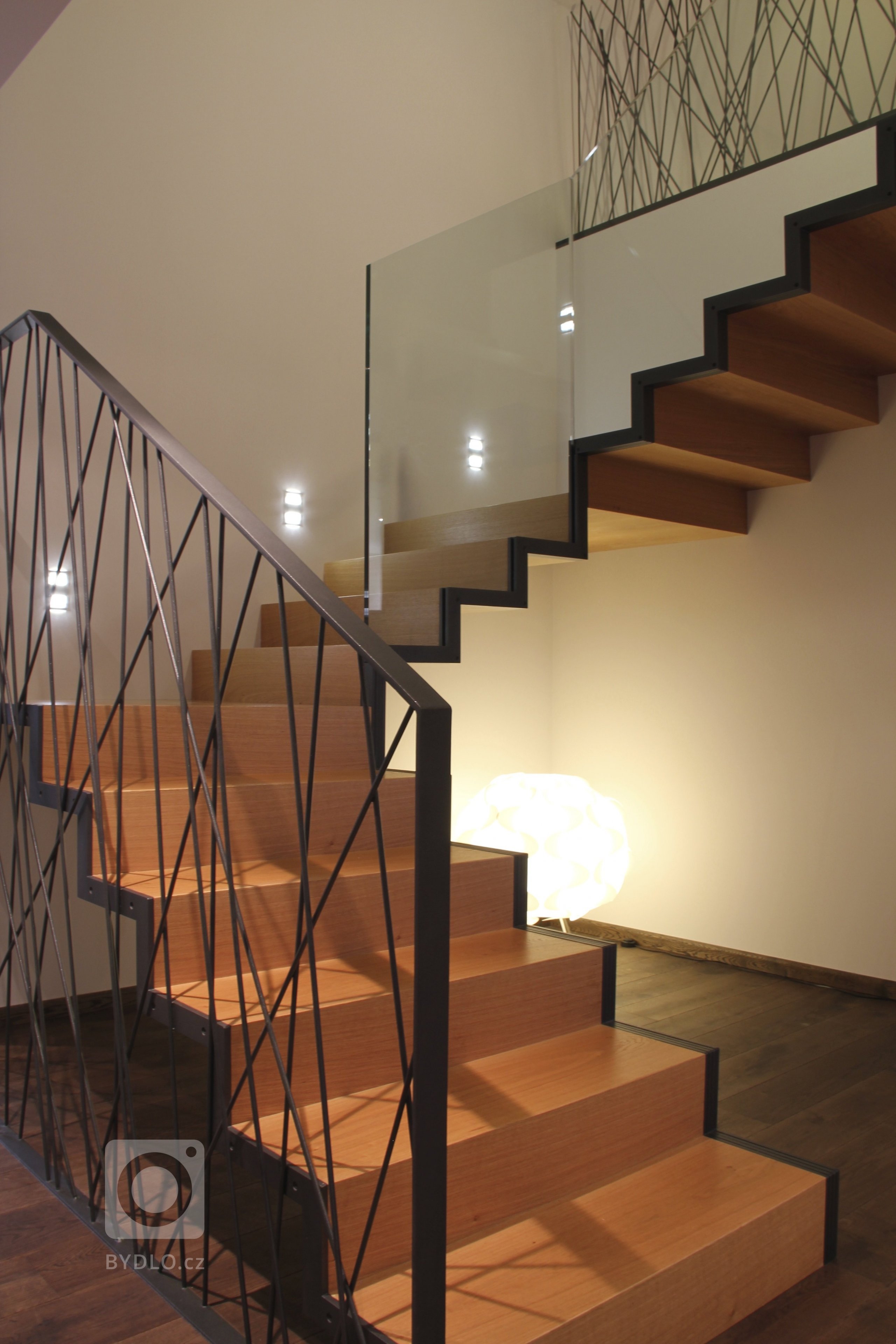 Klient oslovil naši firmu a požadoval vytvoření studie celého interiéru domu, kdy můžeme při tvorbě studie ještě dispozičně měnit projekt. Studie interiéru…