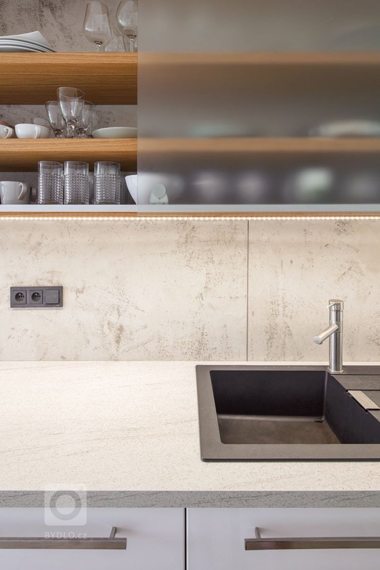 add picture to album