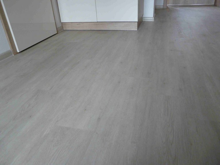 Další ukázda realizace svépomocí, tentokrát s vinylovou podlahou BUKOMA PREMIUM CLICK dekor Dub Polární.&nbsp;Za zaslané fotografie tímto děkujeme a zdravíme…
