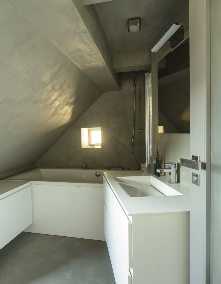 Rekonstrukce tradiční jizerskohorské chalupy byla od začátku vedena snahou o skloubení požadavků

designu, genia loci horské vsi a současného životního stylu…