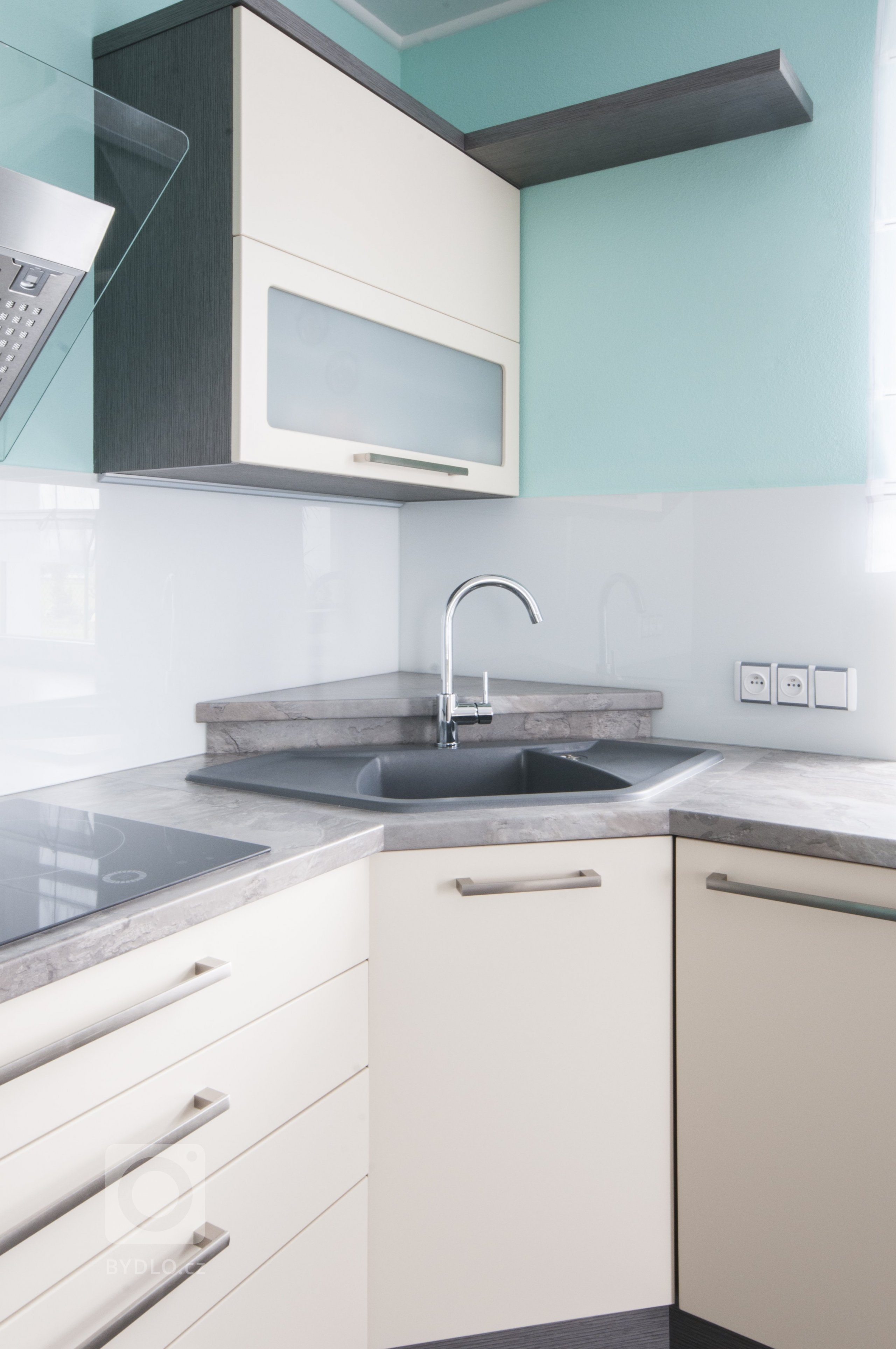 Do posledního detailu vyladěná kuchyň zapadá do celkového konceptu interiéru novostavby. Několik zajímavých designových prvků kuchyň odlehčuje a odlišuje od…