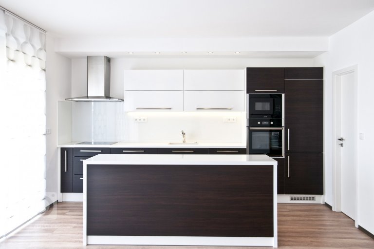 add picture to album