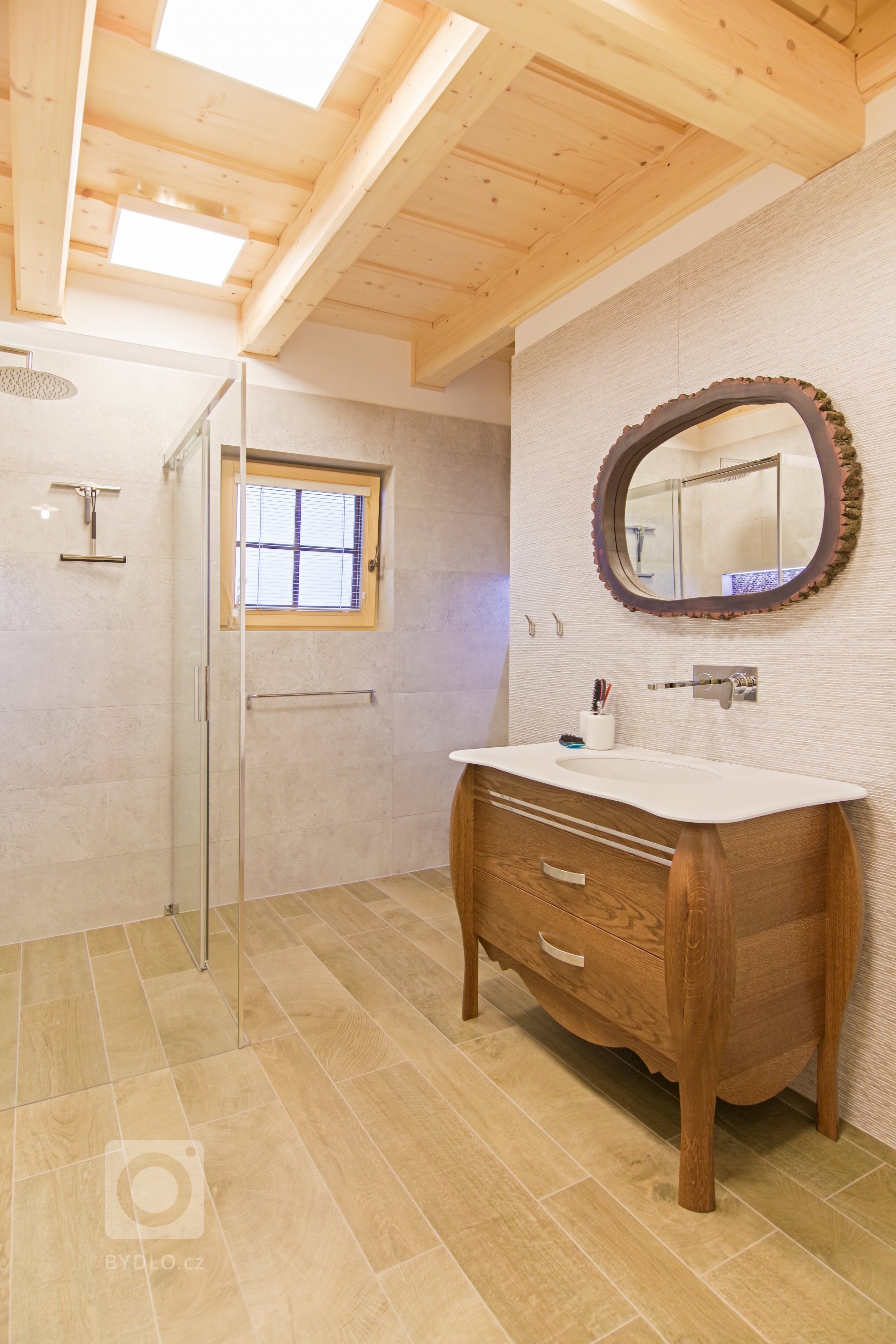 Realizace stylového interiéru chaty v Jeseníkách od kompletního návrhu vizualizace, až po výrobu a řemeslné zpracování interiéru na klíč. Součástí zakázky byly…