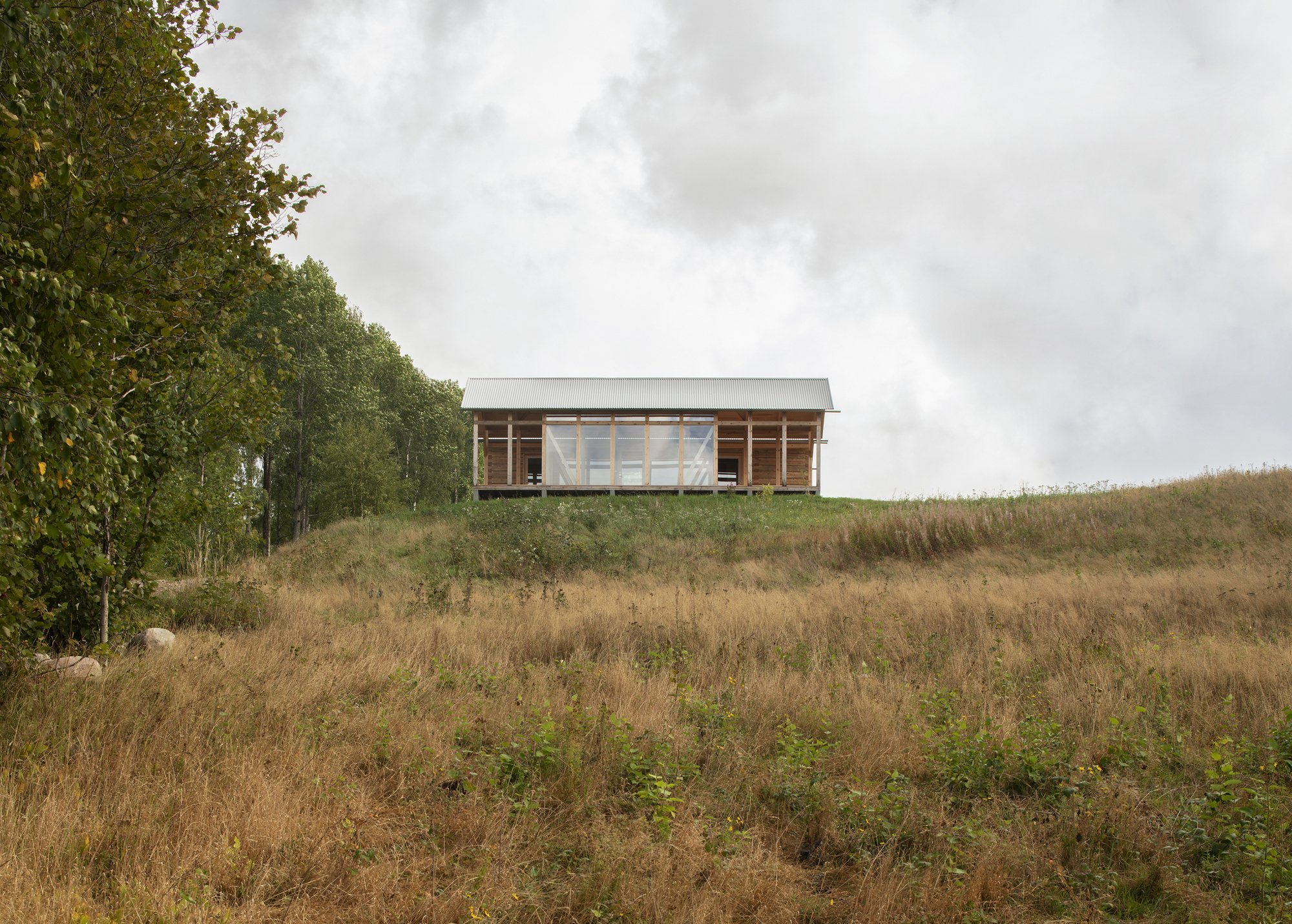 Nadčasový dřevěný dům postavený tradiční technikou