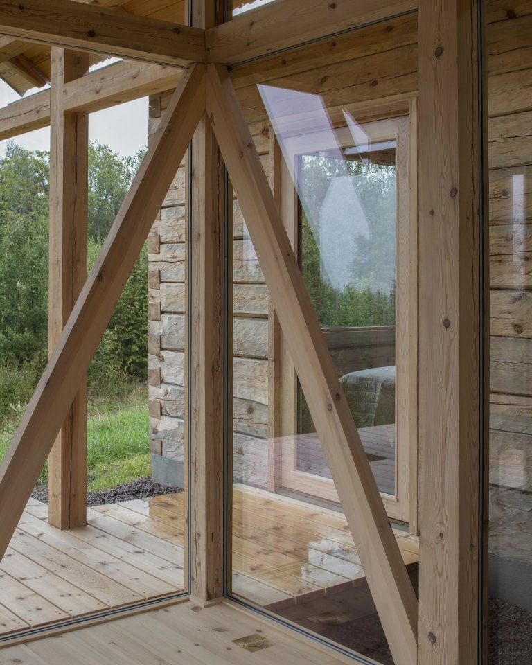 Nadčasový dřevěný dům postavený tradiční technikou