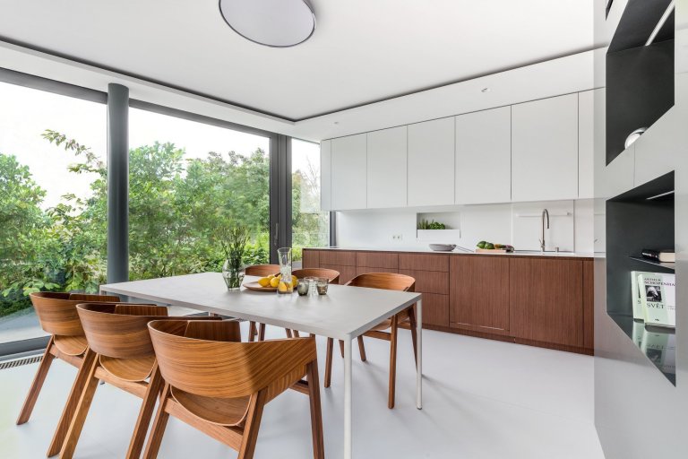 Cílem projektu bylo navrhnout byt pro mladou rodinu s dětmi tak, aby vše mělo jasnou koncepci, co se týká uspořádání, funkčnosti a kvality použitých materiálů.…