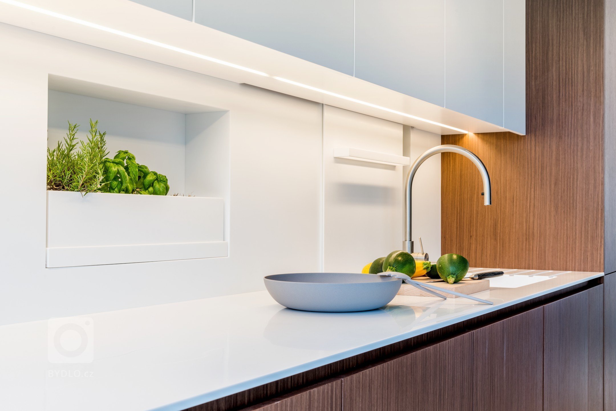 Cílem projektu bylo navrhnout byt pro mladou rodinu s dětmi tak, aby vše mělo jasnou koncepci, co se týká uspořádání, funkčnosti a kvality použitých materiálů.…