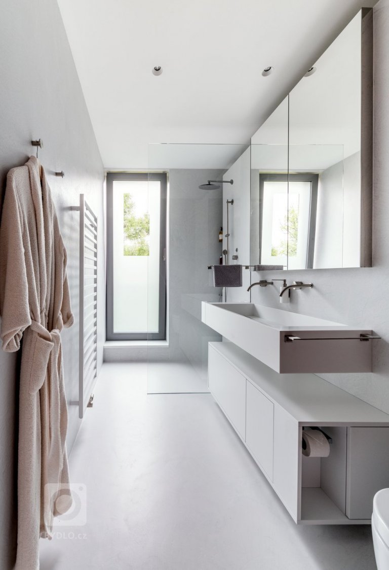 add picture to album