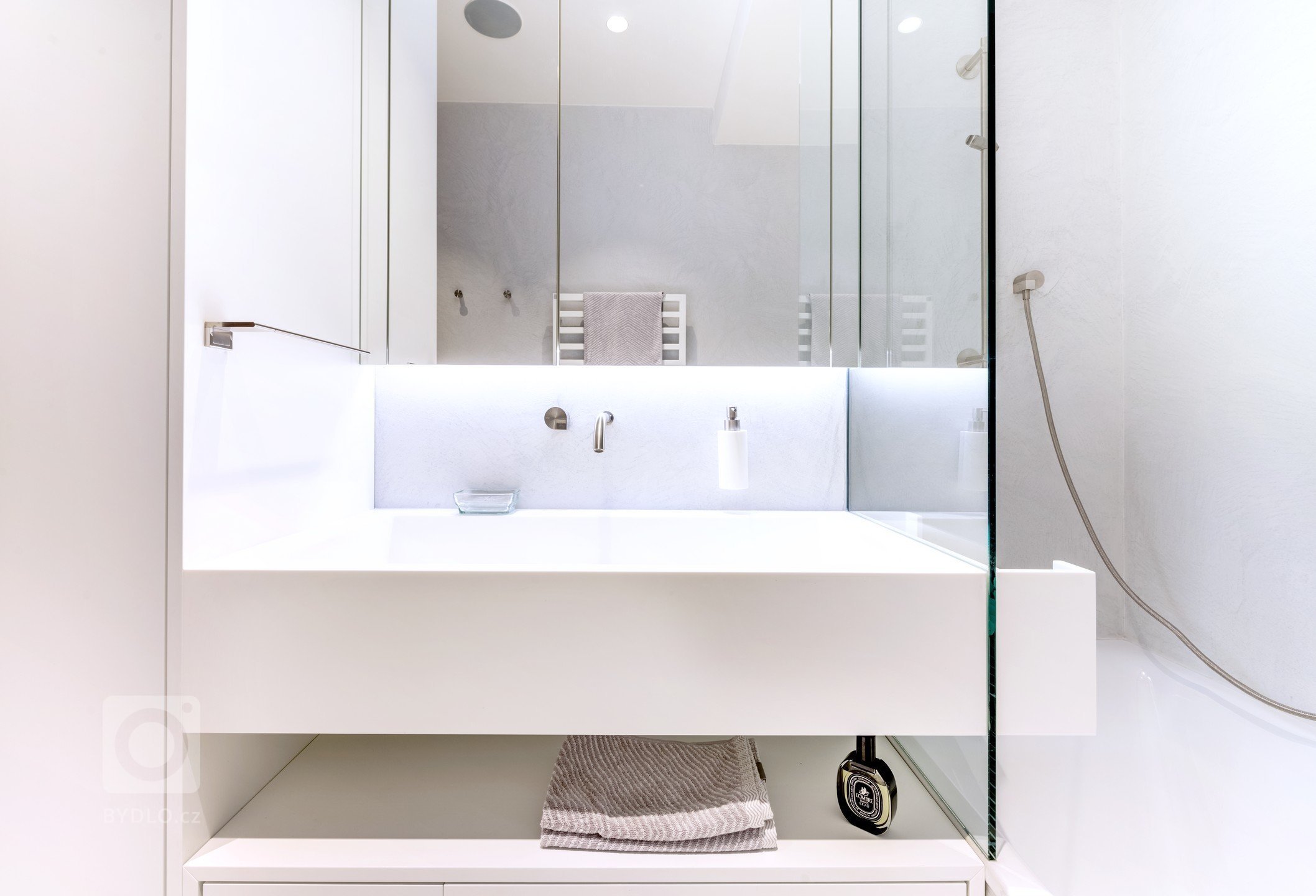 Cílem projektu bylo navrhnout byt pro mladou rodinu s dětmi tak, aby vše mělo jasnou koncepci, co se týká uspořádání, funkčnosti a kvality použitých materiálů.…