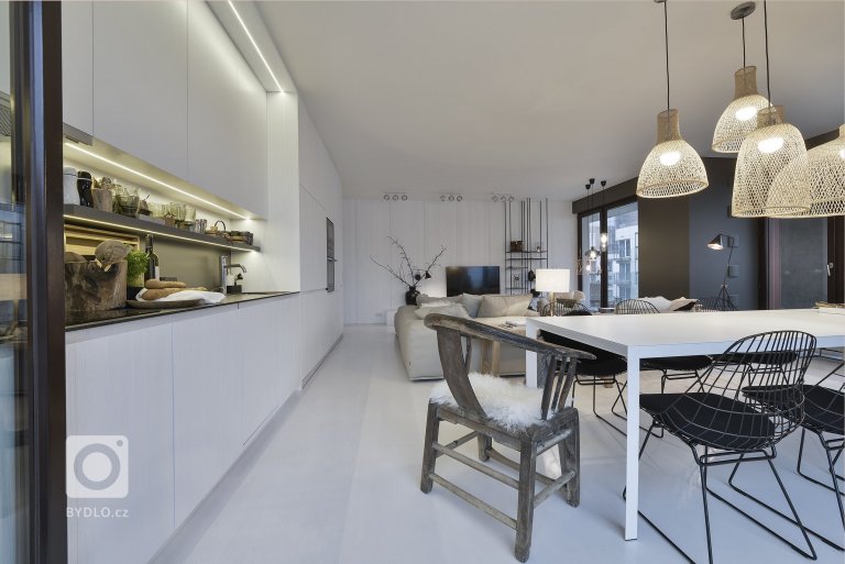 add picture to album