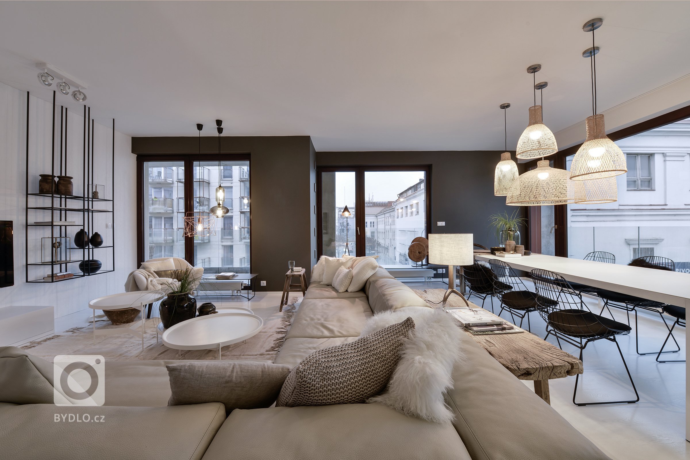 Do skandinávské barevnosti je přimícháno trochu nostalgičtější atmosféry a špetka retro designu s odkazem na padesátá léta.&nbsp;Použité barvy jej nepohlcují,…