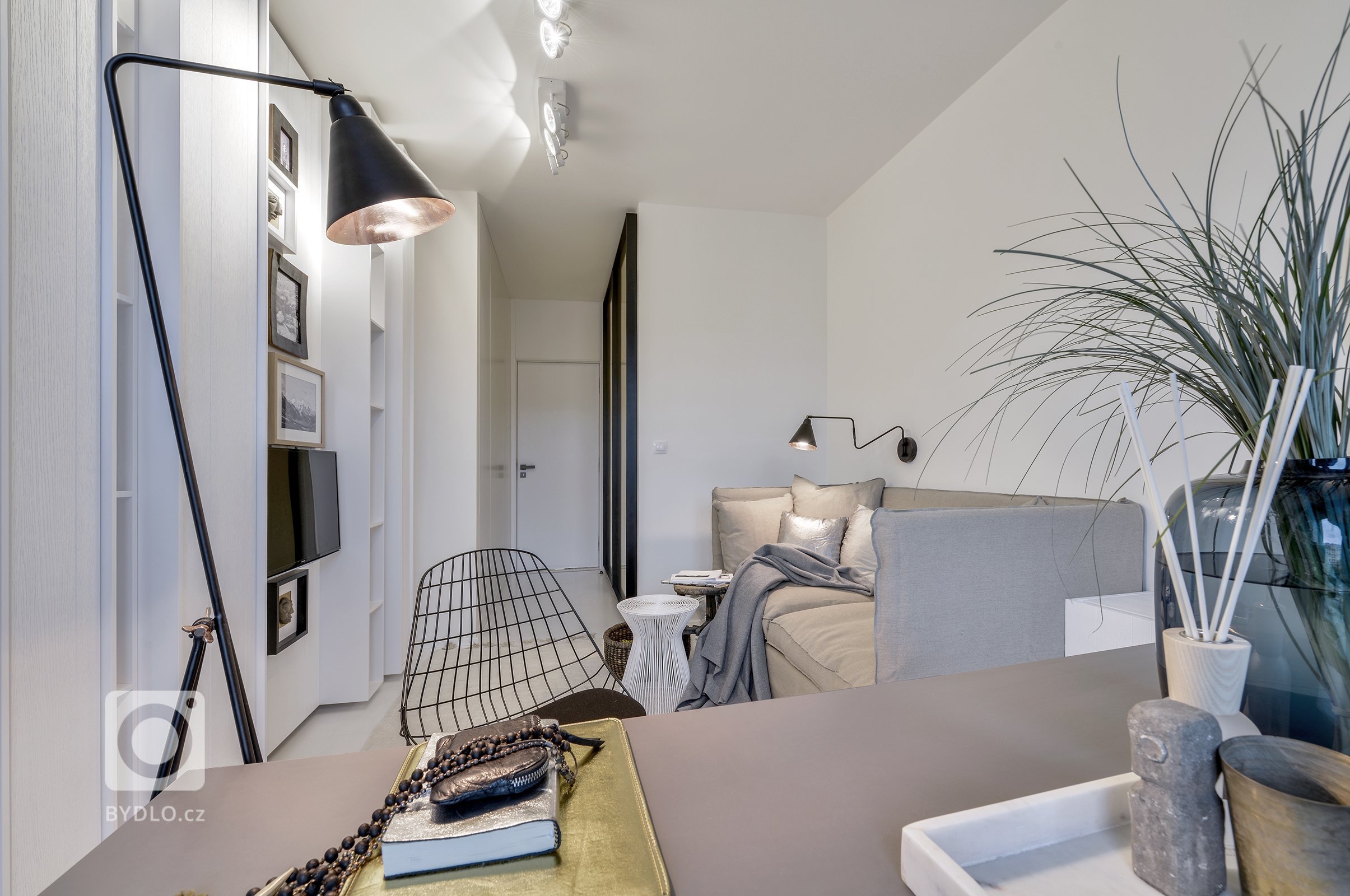 Do skandinávské barevnosti je přimícháno trochu nostalgičtější atmosféry a špetka retro designu s odkazem na padesátá léta.&nbsp;Použité barvy jej nepohlcují,…