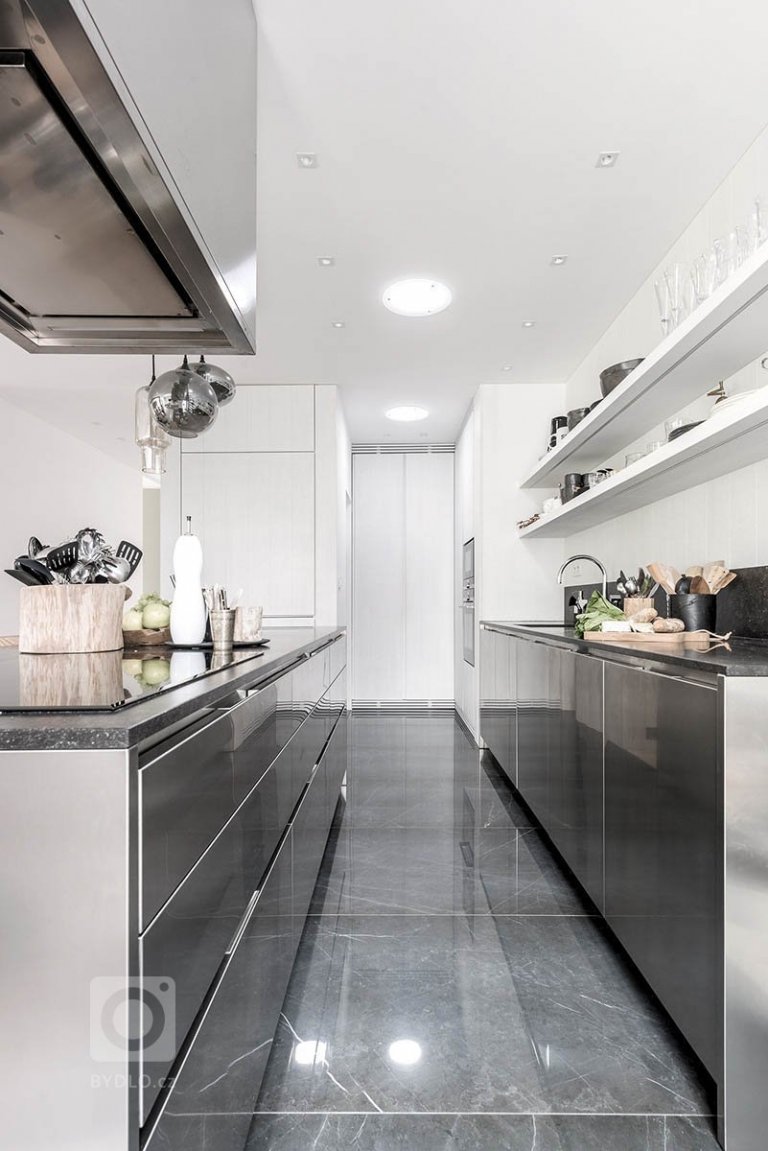 add picture to album