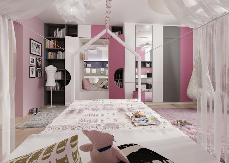 Dva pokoje pro dvě sestry vzájemně propojené průchodem skrz skříně. Pokoj starší dívky je v&nbsp;růžové, antracitové a bílé barvy. Nad postelí je rámová…