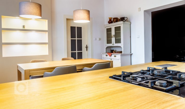 add picture to album