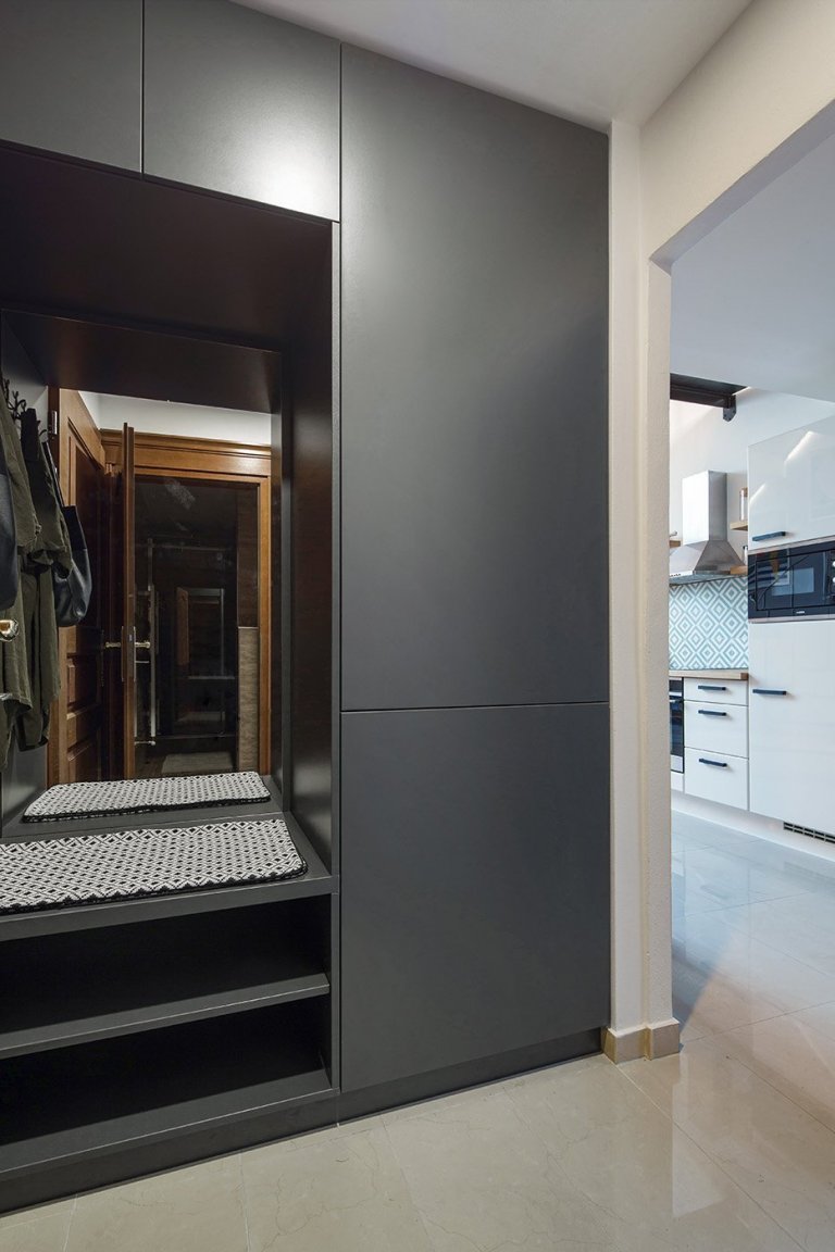 Byt v podkroví secesního domu v Praze je dispozičně řešen jako 2 + kk. Architektka výrazně neměnila původní dispozici - nakonec, při dvoupatrovém bytě s těmito…