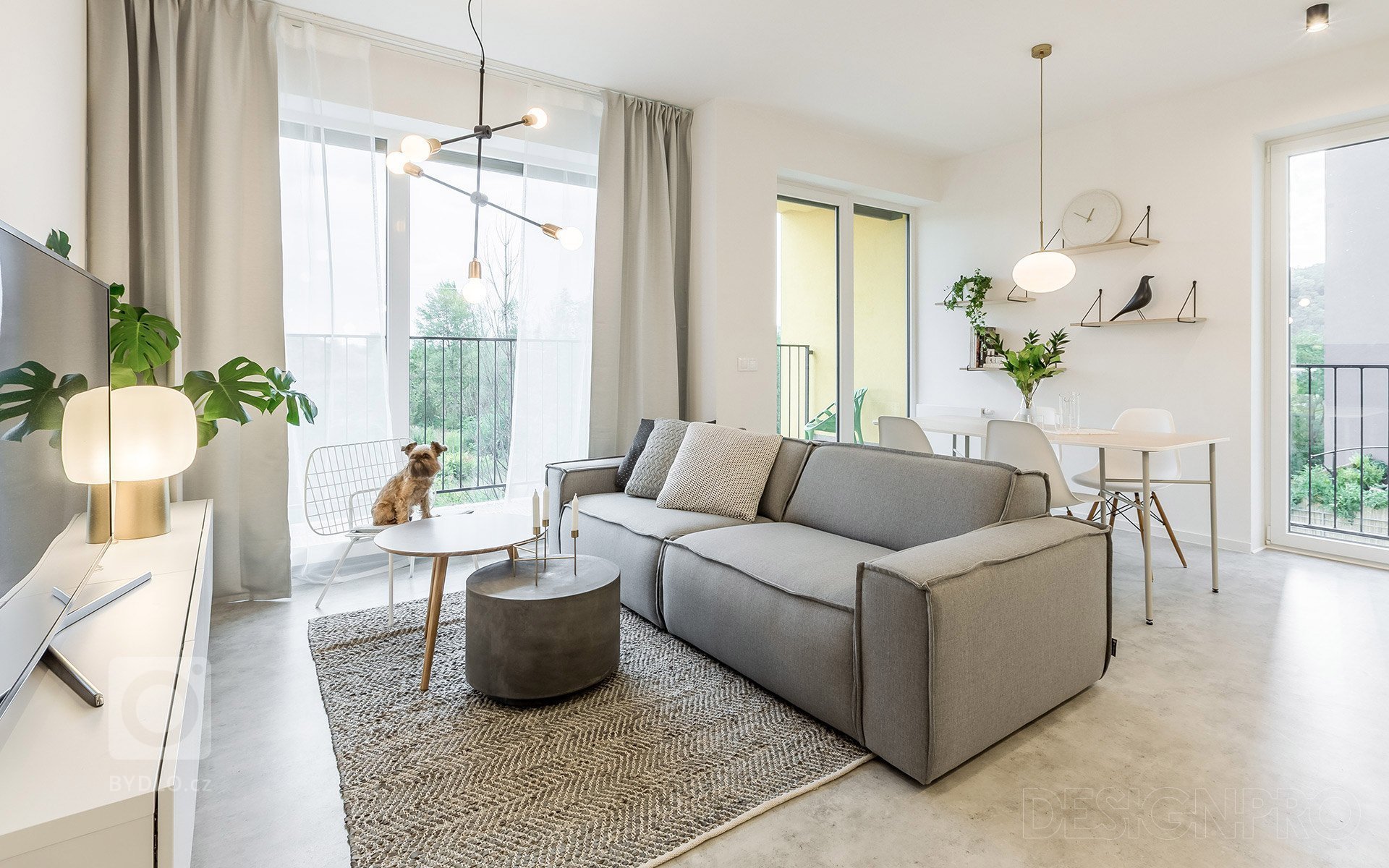 Interiér bytu v novostavbě bytového domu v pražských Hodkovičkách.&nbsp;Byt určený pro mladou slečnu jsme s klientkou začali řešit již v průběhu klientských…