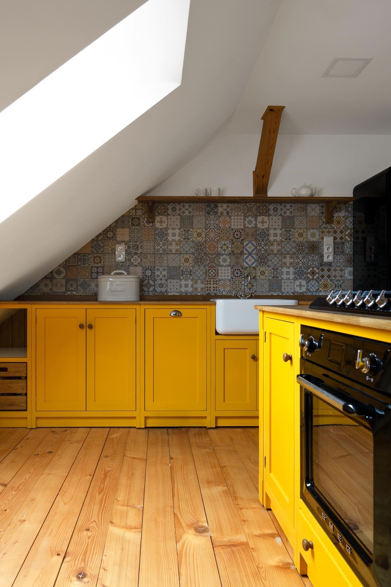 Tato kuchyně byla navržena a vyrobena pro klienty, kteří rekonstruovali svou venkovskou usedlost. Je součástí&nbsp;otevřeného prostoru jednoho z&nbsp;loftových…