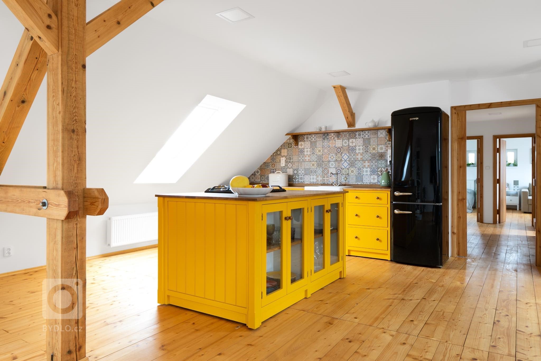 Tato kuchyně byla navržena a vyrobena pro klienty, kteří rekonstruovali svou venkovskou usedlost. Je součástí&nbsp;otevřeného prostoru jednoho z&nbsp;loftových…