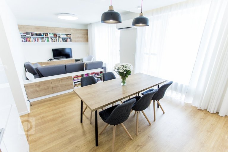 add picture to album