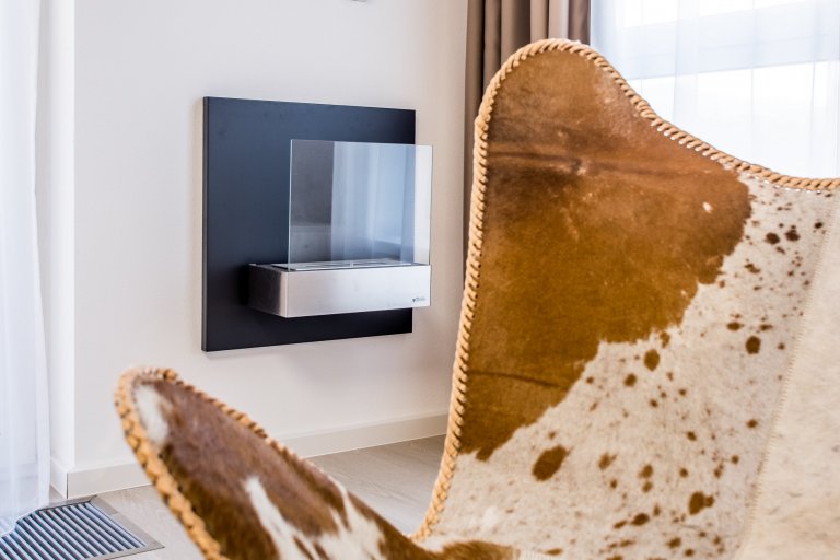 Moderní minimalistický interiér, pozrite si fotografie 4-izbového bytu v Banskej Bystrici, ktorý vznikol výnimočnou spoluprácou klienta s citom pre detail a…