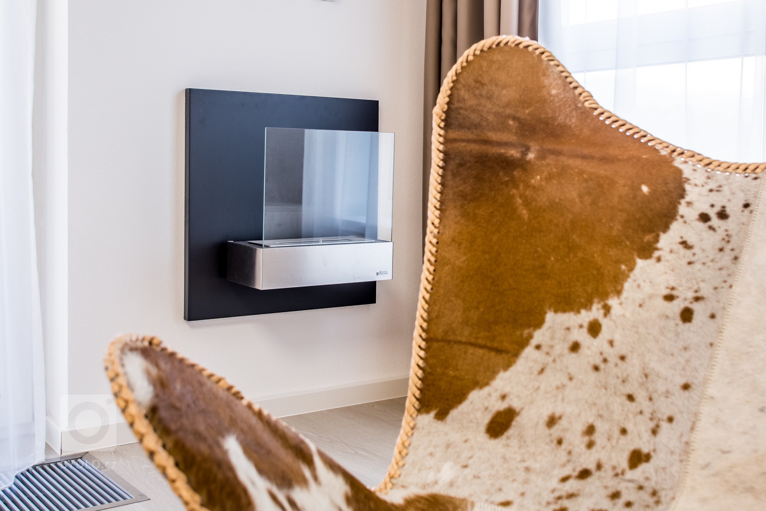 Moderní minimalistický interiér, pozrite si fotografie 4-izbového bytu v Banskej Bystrici, ktorý vznikol výnimočnou spoluprácou klienta s citom pre detail a…