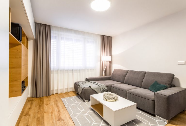 Kompletná rekonštrukcia panelového bytu v Petržalke&nbsp;????
Nahliadnite do našej realizácie interiéru, kde sme výraznou zmenou dispozície dosiahli kvalitu…