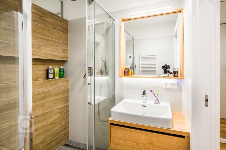 add picture to album